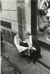 Man Reading Newspaper, Corso Cavour, Orvieto, Umbria